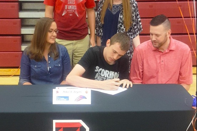 T-Birds Men's BBall Sign 6'9" Beyers Out of Dysart