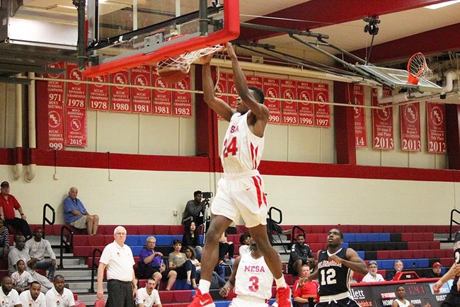 Errol Newman slams home two of his 24 points on the afternoon to lead Mesa over Glendale. (photo by Aaron Webster)