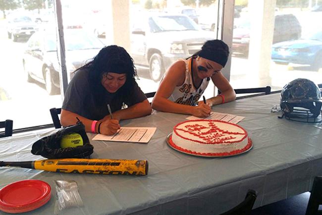 Mesa signs two softball recruits from New Mexico
