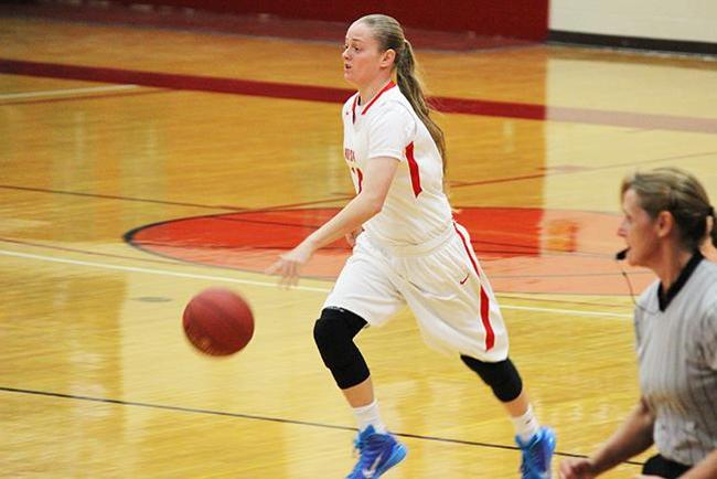 Lacey Viselli scored 11 points in Mesa's win against Glendale (Photo by Aaron Webster)