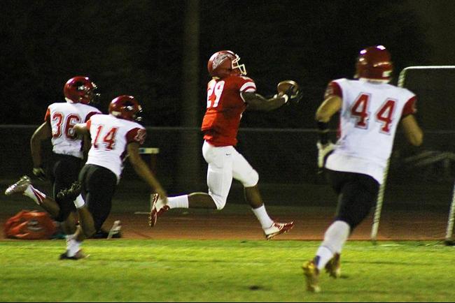 DeShawn Jones (#29) hauls in a long pass for a 79 yard touchdown reception in the 42-7 win over Glendale.