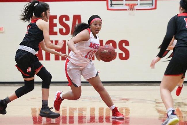 Mesa point guard, Raenesha Willis, looks to drive in Wednesday night's game against Glendale. (Photo by Aaron Webster)