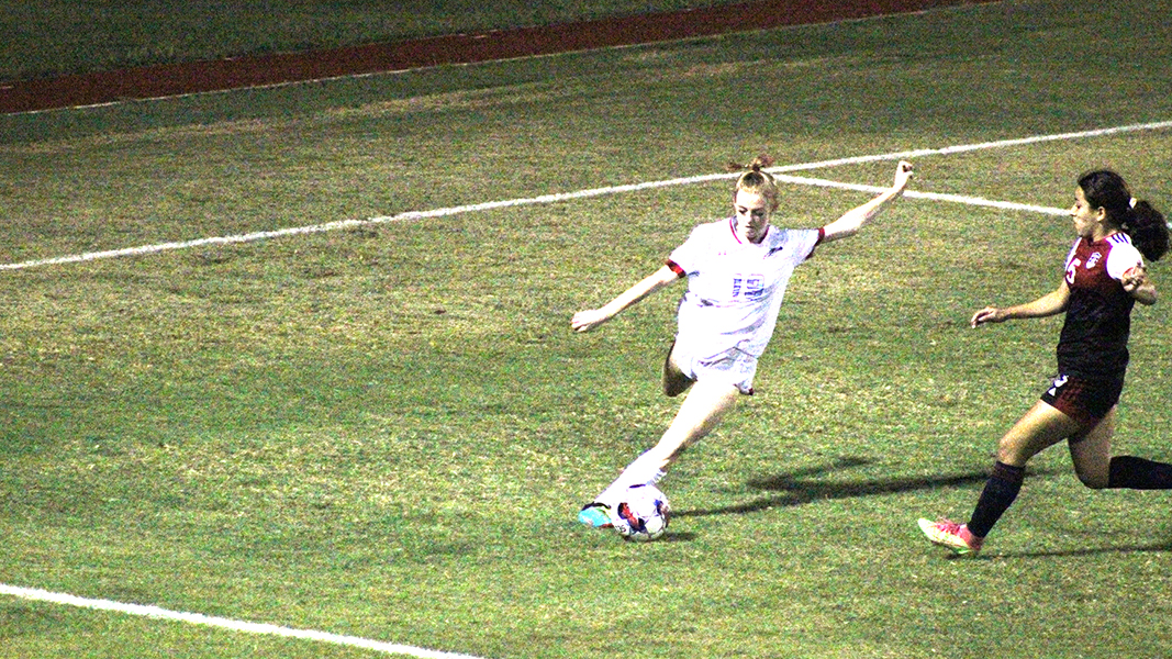 Three second-half goals lift women's soccer past South Mountain, 3-1